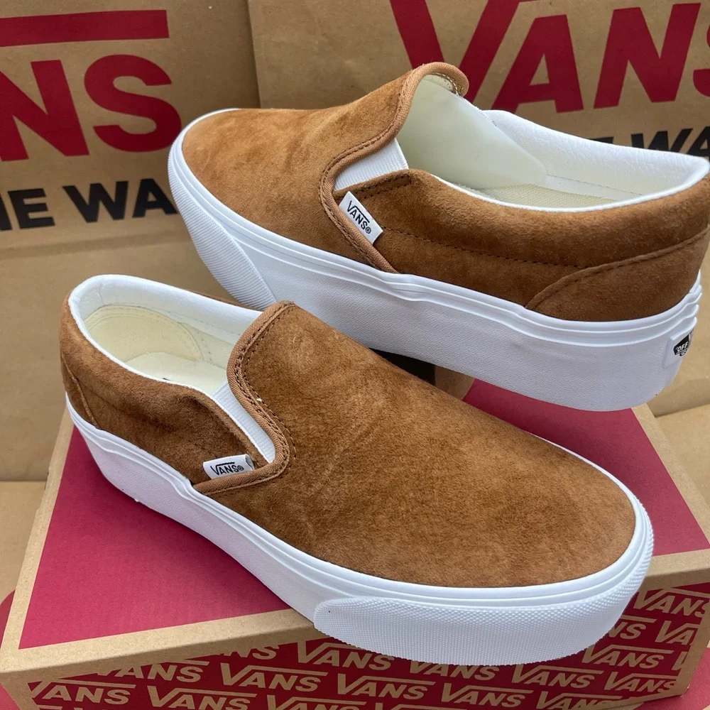 Vans NUBUCK Classic Slip-On Platform Shoe
Stackform Sneakers 
Nubuck Chipmunk - Picture 9 of 16